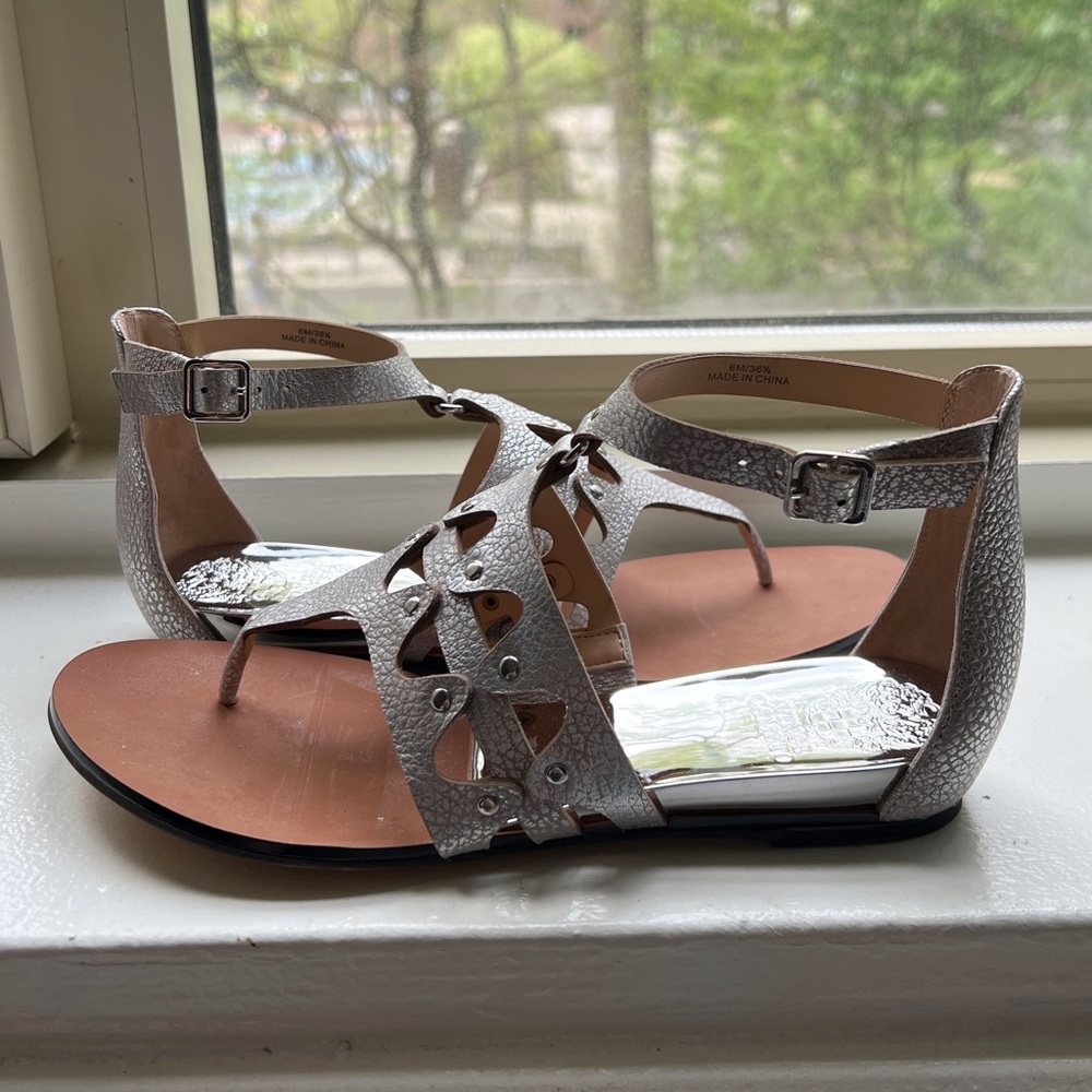 BRAND NEW!!! Size 6 Vince Camuto Sandals